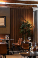 Panel inomhus med Wood on Wall